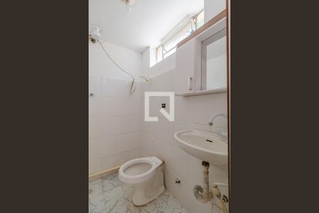 Banheiro de kitnet/studio para alugar com 1 quarto, 26m² em Coronel Aparicio Borges, Porto Alegre