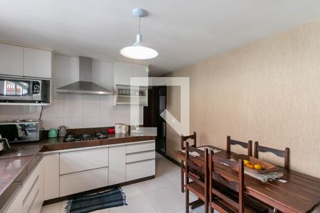 Casa à venda com 400m², 3 quartos e 4 vagas Casa à venda com 400m², 3 quartos e 4 vagasCozinha