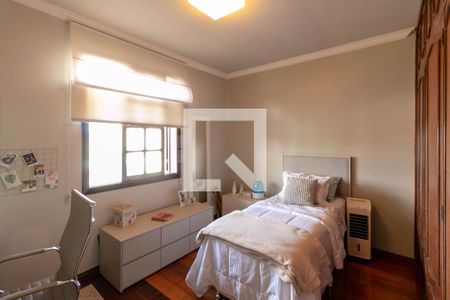 Casa à venda com 400m², 3 quartos e 4 vagas Casa à venda com 400m², 3 quartos e 4 vagasQuarto 2