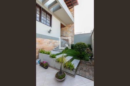 Casa à venda com 400m², 3 quartos e 4 vagas Casa à venda com 400m², 3 quartos e 4 vagasEntrada