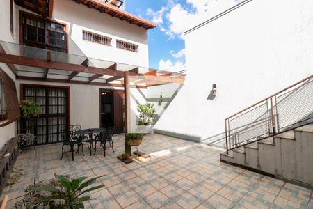 Casa à venda com 400m², 3 quartos e 4 vagas Casa à venda com 400m², 3 quartos e 4 vagasVaranda da Sala