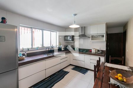 Casa à venda com 400m², 3 quartos e 4 vagas Casa à venda com 400m², 3 quartos e 4 vagasCozinha