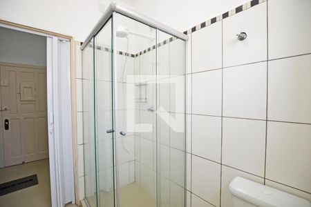 Banheiro de kitnet/studio para alugar com 1 quarto, 30m² em Cidade Baixa, Porto Alegre