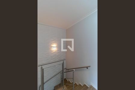 Casa de condomínio à venda com 100m², 3 quartos e 2 vagasEscada