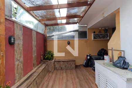 Casa de condomínio à venda com 100m², 3 quartos e 2 vagasQuintal