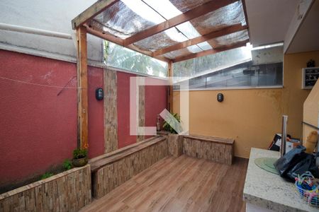 Casa de condomínio à venda com 100m², 3 quartos e 2 vagasQuintal