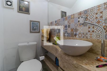 Casa de condomínio à venda com 100m², 3 quartos e 2 vagasLavabo