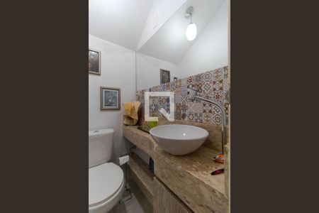 Casa de condomínio à venda com 100m², 3 quartos e 2 vagasLavabo