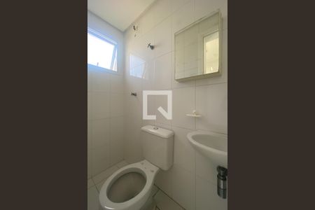 Banheiro de serviço de apartamento para alugar com 3 quartos, 90m² em Cerâmica, São Caetano do Sul
