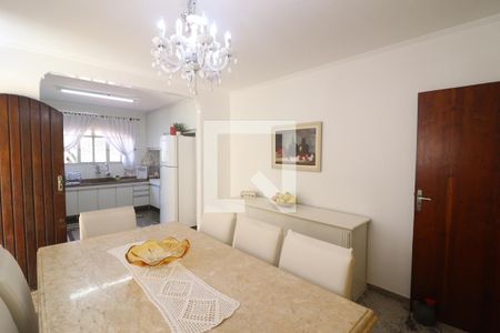 Casa à venda com 275m², 3 quartos e 6 vagasCozinha 