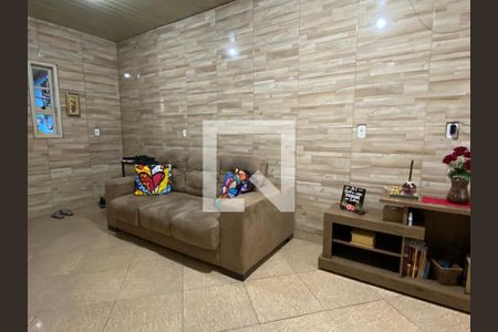 Sala de casa à venda com 2 quartos, 150m² em Rubem Berta, Porto Alegre