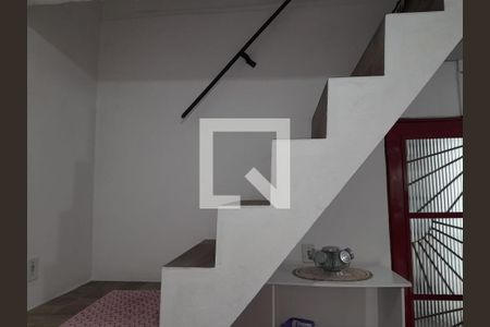 Casa à venda com 150m², 2 quartos e 1 vaga Casa à venda com 150m², 2 quartos e 1 vagaEscada - Quarto