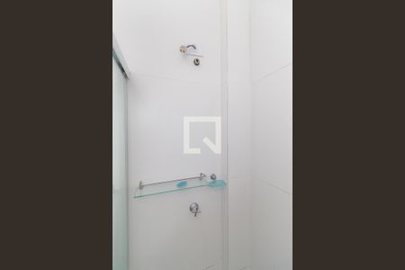 Banheiro de apartamento à venda com 1 quarto, 43m² em Vila Jardim, Porto Alegre