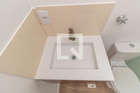 Banheiro de apartamento à venda com 1 quarto, 48m² em Vila Jardim, Porto Alegre