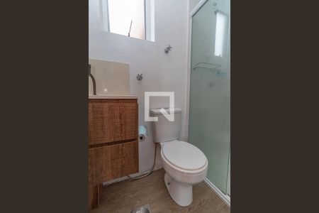 Banheiro de apartamento à venda com 1 quarto, 43m² em Vila Jardim, Porto Alegre