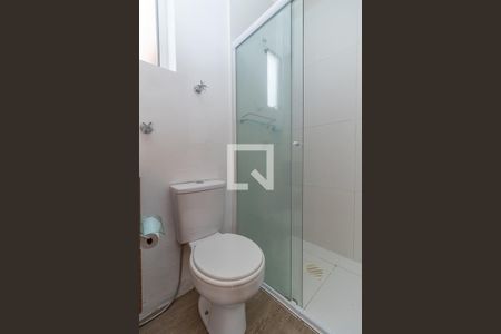 Banheiro de apartamento à venda com 1 quarto, 43m² em Vila Jardim, Porto Alegre
