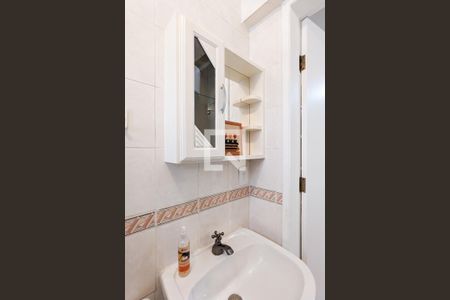 Casa à venda com 205m², 3 quartos e 2 vagas Casa à venda com 205m², 3 quartos e 2 vagasBanheiro