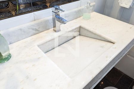 Casa à venda com 205m², 3 quartos e 2 vagas Casa à venda com 205m², 3 quartos e 2 vagasBanheiro da suíte 1