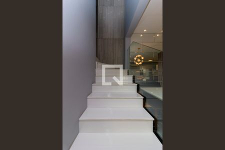 Apartamento para alugar com 102m², 2 quartos e 2 vagas Apartamento para alugar com 102m², 2 quartos e 2 vagasSala - Escada