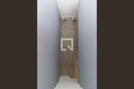 Apartamento para alugar com 102m², 2 quartos e 2 vagas Apartamento para alugar com 102m², 2 quartos e 2 vagasSala - Escada