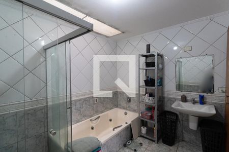Casa à venda com 130m², 3 quartos e 4 vagasBanheiro da Suíte 2