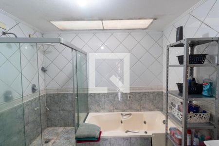 Casa à venda com 130m², 3 quartos e 4 vagasBanheiro da Suíte 2