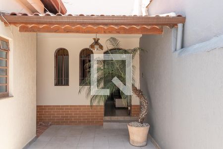 Casa para alugar com 340m², 3 quartos e 6 vagasCorredor