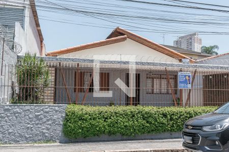 Casa para alugar com 340m², 3 quartos e 6 vagasFachada