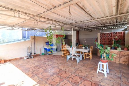 Casa à venda com 150m², 4 quartos e 3 vagas Casa à venda com 150m², 4 quartos e 3 vagasTerraço