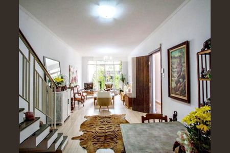 Casa à venda com 236m², 3 quartos e 4 vagas
