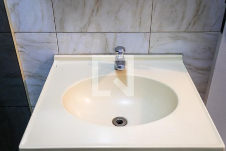 Casa de condomínio para alugar com 64m², 2 quartos e sem vagaBanheiro