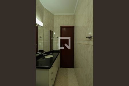 Casa à venda com 272m², 4 quartos e 5 vagas Casa à venda com 272m², 4 quartos e 5 vagasBanheiro Social