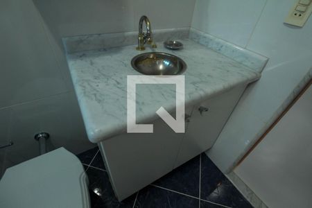 Casa à venda com 272m², 4 quartos e 5 vagas Casa à venda com 272m², 4 quartos e 5 vagasBanheiro Suíte