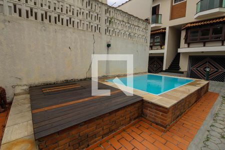 Casa à venda com 272m², 4 quartos e 5 vagas Casa à venda com 272m², 4 quartos e 5 vagasPiscina