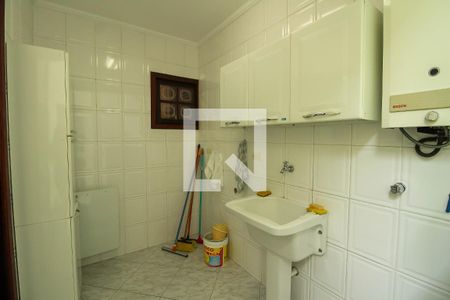 Casa à venda com 272m², 4 quartos e 5 vagas Casa à venda com 272m², 4 quartos e 5 vagasÁrea de Serviço