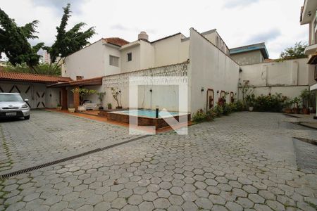 Casa à venda com 272m², 4 quartos e 5 vagas Casa à venda com 272m², 4 quartos e 5 vagasÁrea comum