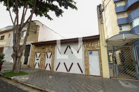 Casa à venda com 272m², 4 quartos e 5 vagas Casa à venda com 272m², 4 quartos e 5 vagasFachada