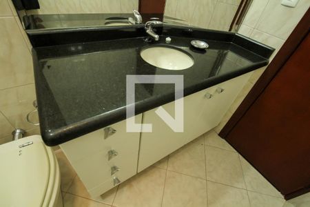 Casa à venda com 272m², 4 quartos e 5 vagas Casa à venda com 272m², 4 quartos e 5 vagasBanheiro Social