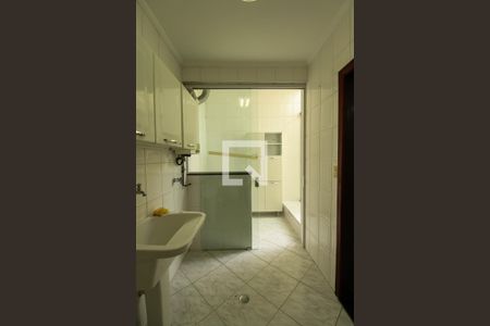 Casa à venda com 272m², 4 quartos e 5 vagas Casa à venda com 272m², 4 quartos e 5 vagasÁrea de Serviço