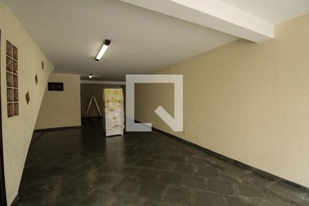 Casa à venda com 272m², 4 quartos e 5 vagas Casa à venda com 272m², 4 quartos e 5 vagasGaragem