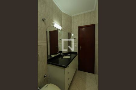 Casa à venda com 272m², 4 quartos e 5 vagas Casa à venda com 272m², 4 quartos e 5 vagasBanheiro Social