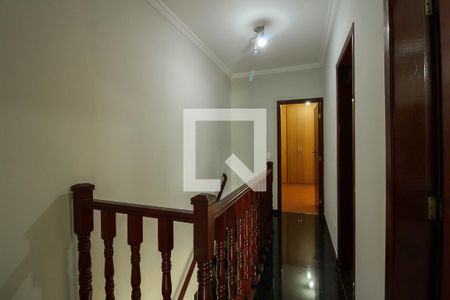 Casa à venda com 272m², 4 quartos e 5 vagas Casa à venda com 272m², 4 quartos e 5 vagasCorredor