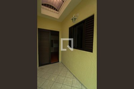 Casa à venda com 272m², 4 quartos e 5 vagas Casa à venda com 272m², 4 quartos e 5 vagasvarando Quarto 2