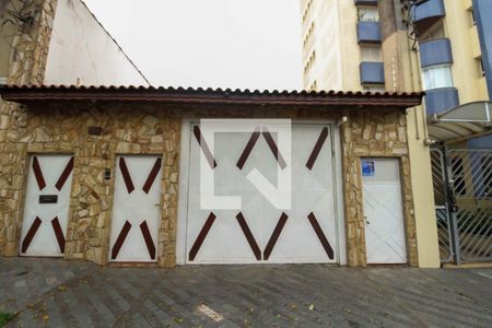 Casa à venda com 272m², 4 quartos e 5 vagas Casa à venda com 272m², 4 quartos e 5 vagasFachada