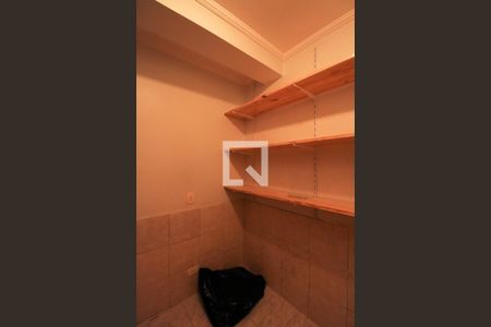 Casa à venda com 272m², 4 quartos e 5 vagas Casa à venda com 272m², 4 quartos e 5 vagasQuarto de Serviço