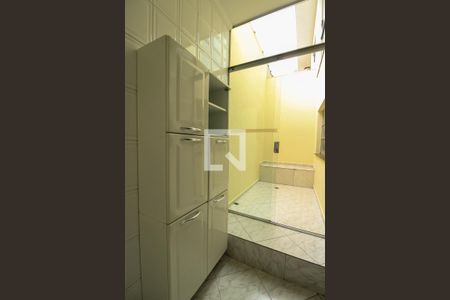 Casa à venda com 272m², 4 quartos e 5 vagas Casa à venda com 272m², 4 quartos e 5 vagasÁrea de Serviço