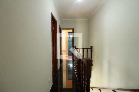 Casa à venda com 272m², 4 quartos e 5 vagas Casa à venda com 272m², 4 quartos e 5 vagasCorredor