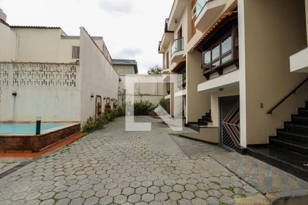 Casa à venda com 272m², 4 quartos e 5 vagas Casa à venda com 272m², 4 quartos e 5 vagasÁrea comum