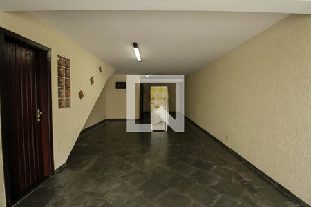 Casa à venda com 272m², 4 quartos e 5 vagas Casa à venda com 272m², 4 quartos e 5 vagasGaragem