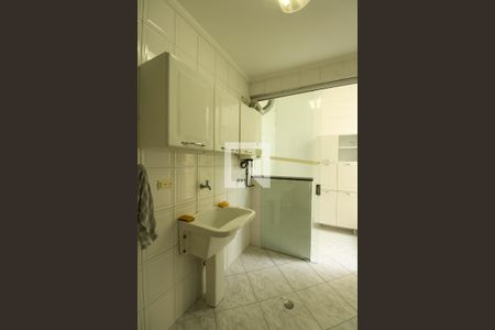 Casa à venda com 272m², 4 quartos e 5 vagas Casa à venda com 272m², 4 quartos e 5 vagasÁrea de Serviço